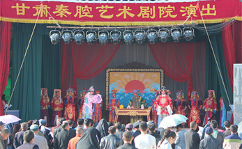 甘肅秦腔藝術(shù)劇院赴慶城縣農(nóng)耕文化節(jié)慰問(wèn)演出