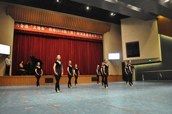省歌舞劇院舉行《絲路花雨》演員基訓(xùn)匯報(bào)