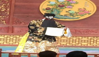 甘、青京劇院聯(lián)合演出《遇后?龍袍》