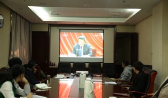 甘肅演藝集團組織觀看專題片《永遠在路上》