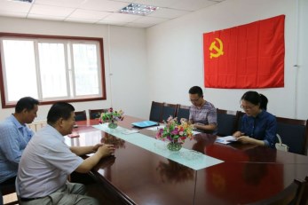 省舞臺(tái)美術(shù)工廠黨支部召開“迎七一”黨員座談會(huì)