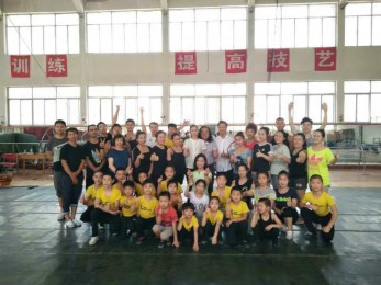 一堂生動的雜技表演課——著名雜技表演藝術(shù)家吳正丹、魏葆華到甘肅省雜技團(tuán)交流