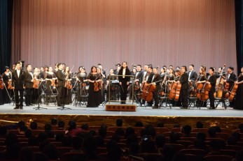 甘肅交響樂團高雅藝術(shù)進校園活動首場演出開始