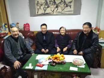 甘肅省舞臺美術工廠領導班子慰問離退休老干部職工