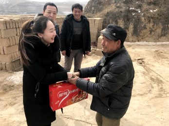 大愛之行，情暖萬家——甘肅省歌舞劇院赴慶陽市環(huán)縣開展春節(jié)前夕精準扶貧慰問活動