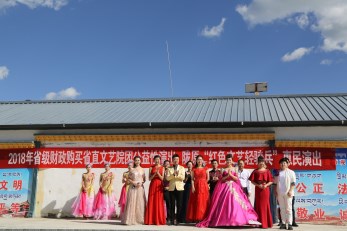 美麗草原，天籟傳愛——甘肅省歌舞劇院“紅色文藝輕騎兵”甘南夏河演出喜悅開幕