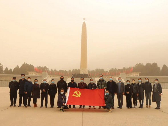 甘肅演藝集團(tuán)敦煌藝術(shù)團(tuán)黨總支赴蘭州烈士陵園開(kāi)展主題黨日活動(dòng)